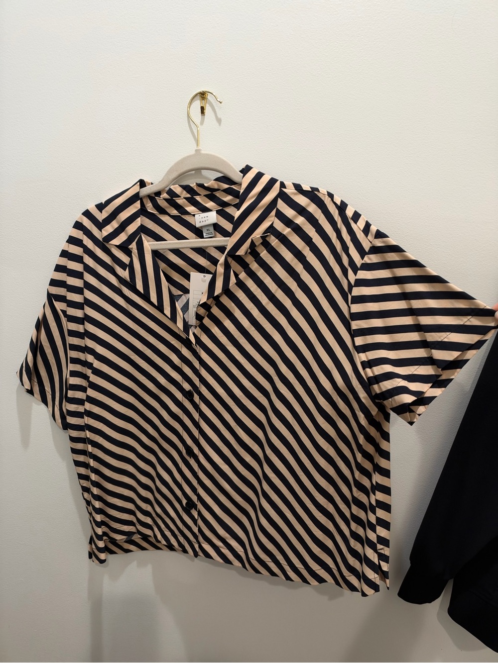 NWT Target Black and Beige Diagonal-Stripe Short Sleeve Button-Down